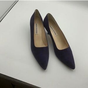 MANOLO BLAHNIK SUEDE HEELS